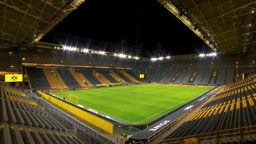 سيغنال إيدونا بارك — Signal Iduna Park (Westfalenstadion)